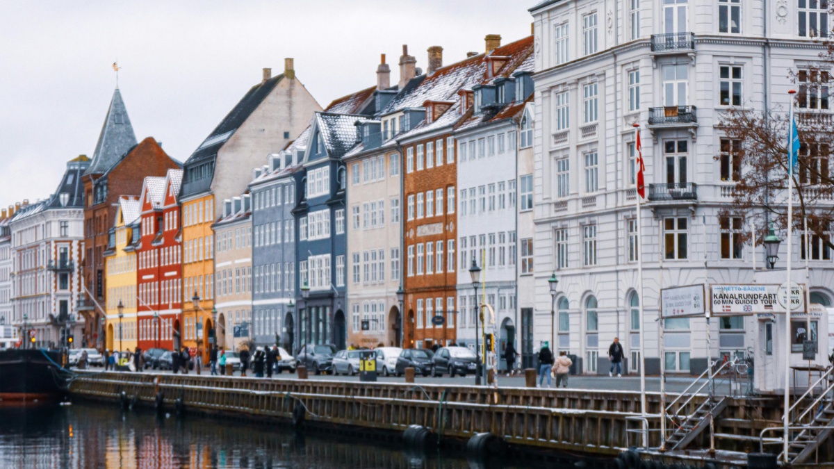 Wie WhatsApp Influencer in Switzerland mit US Brands zusammenarbeiten