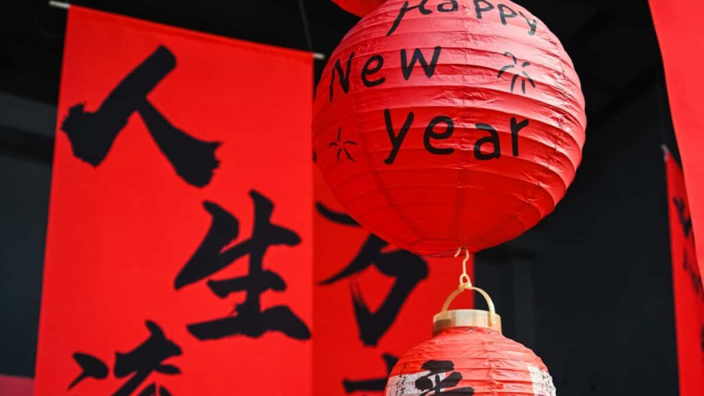 Praktische Anleitung fur Schweizer Creator: wie du ecuadorianische Marken uber Facebook kontaktierst, Beta-Launches findest und Chancen auf exklusive Einladungen maximierst.