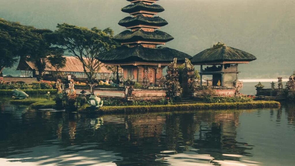 Praxisleitfaden fur Schweizer Creator: Wie du islandische Marken auf eBay ansprichst, Leads fur OnlineKurse generierst und KI-Tools smart einsetzt.