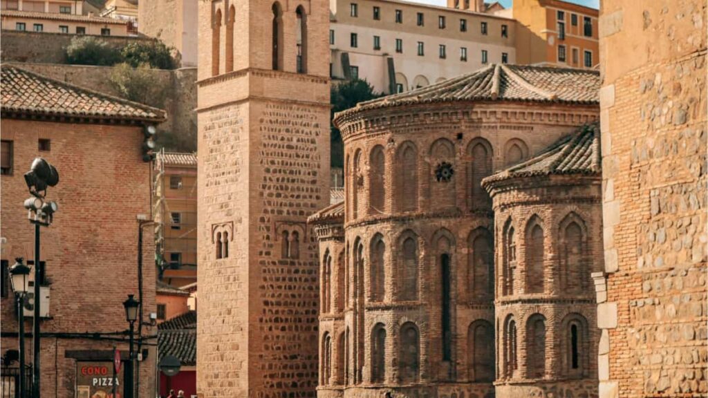 Praktischer Leitfaden fur Schweizer Creator: Wie du lettische Marken auf TikTok findest, kontaktierst und bezahlte Hotel-Reviews klar und professionell ansetzt.