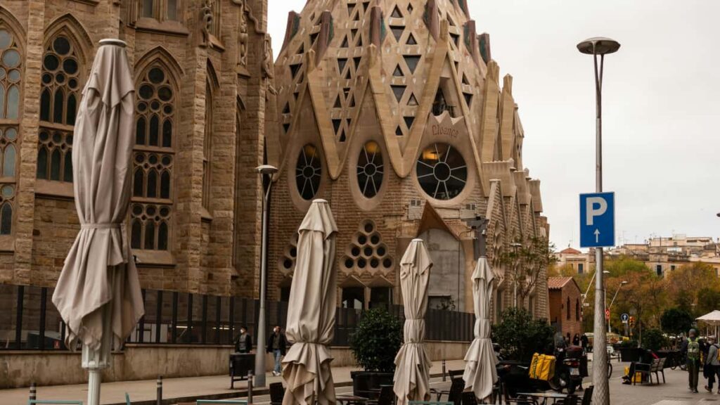 Praktische Roadmap fur Schweizer Creator, wie man Netflixgelistete MyanmarMarken anspricht, Partnerschaften mit GamePublishern aufbaut und echte DealChancen schafft.