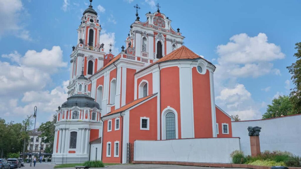 Praktische Anleitung fur Schweizer Creator: Wie du estnische Brands auf Chingari fur StylingChallenges findest, ansprichst und echte Kollabs landest.